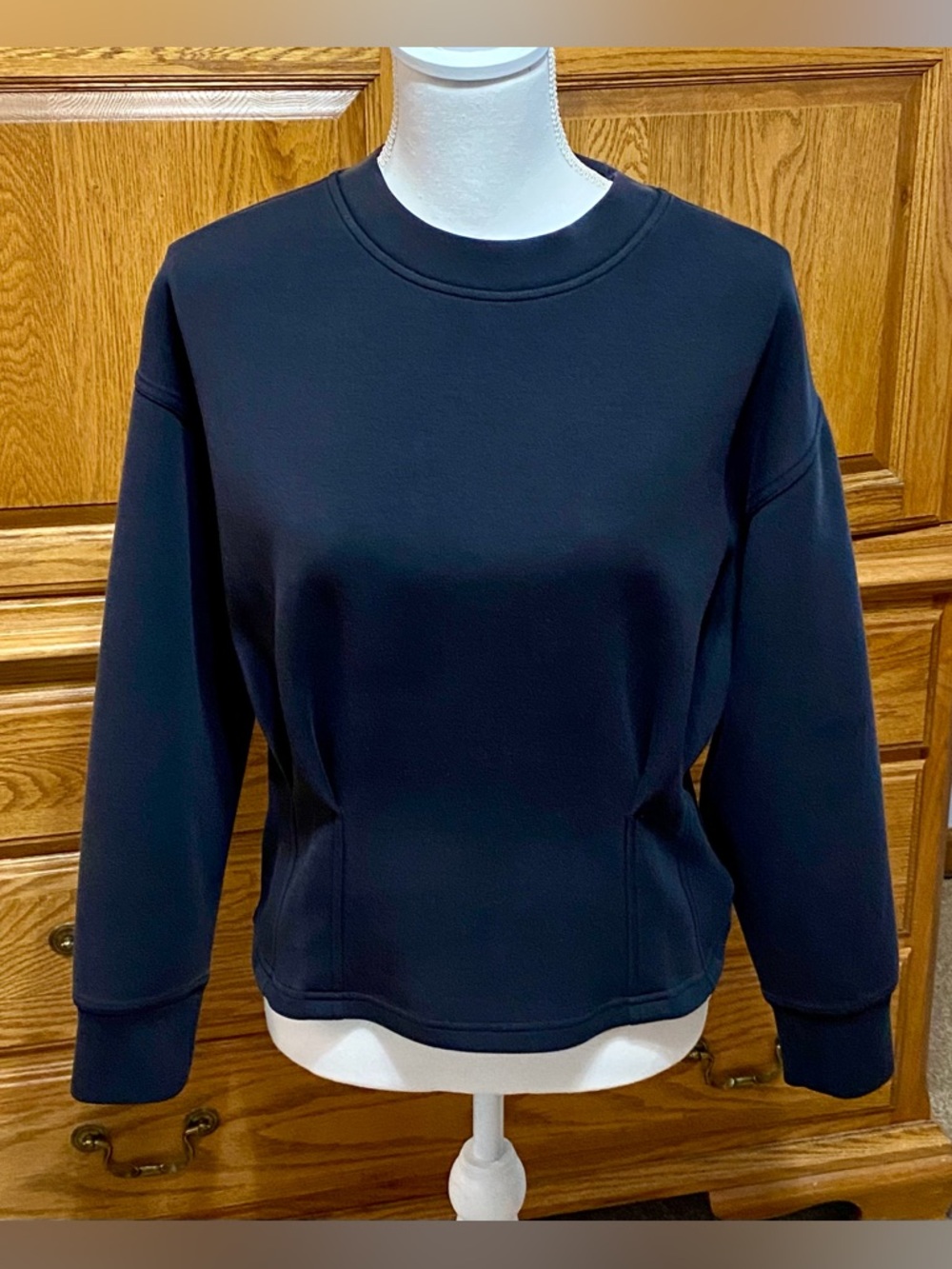 Lululemon Gathered Waist Crew Pullover Black Sweatshirt Women’s Sz 12 Workout